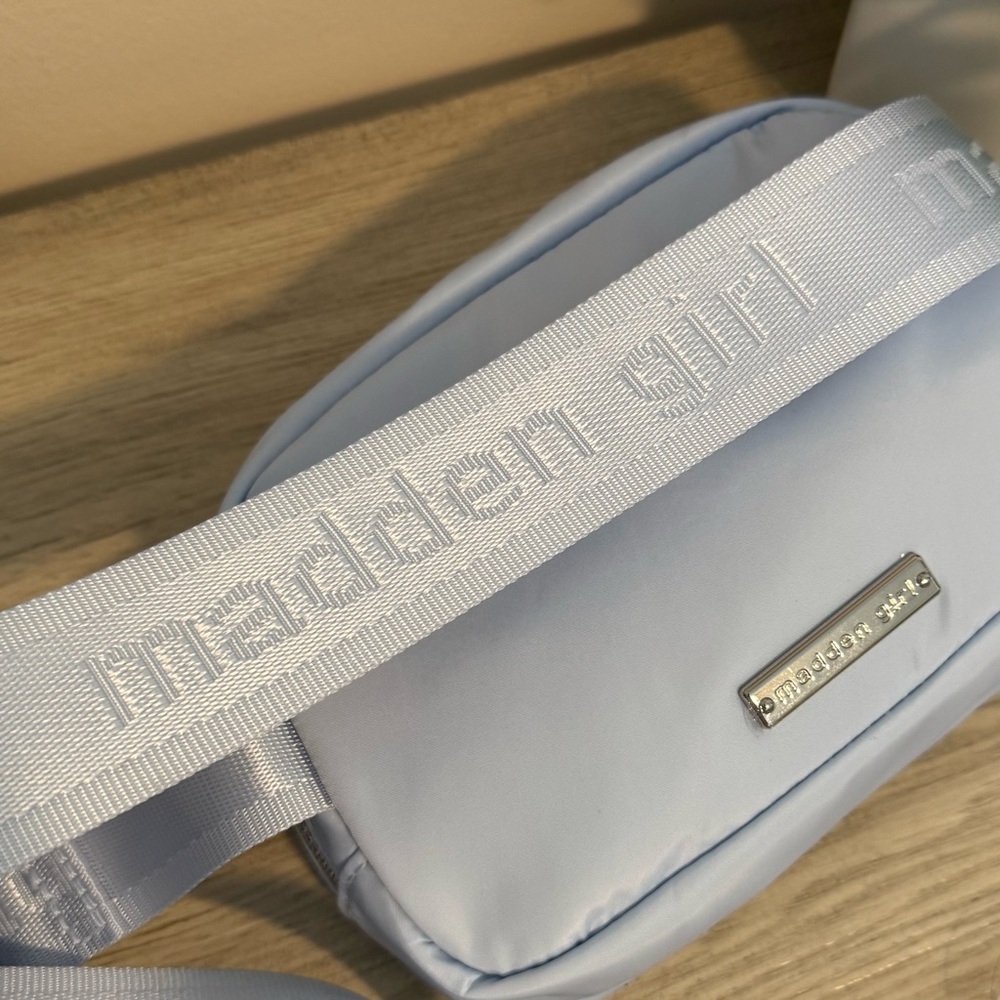 Madden Girl Baby Blue Fanny Pack Belt Bag - NEW - Picture 4 of 8